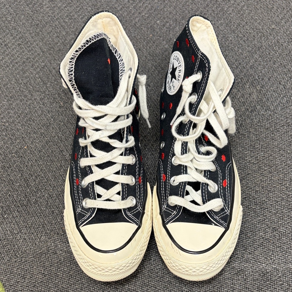 Converse Red Lip Sneakers 💋 - Picture 2 of 6
